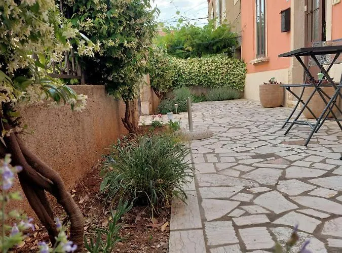 Attilia Cres
